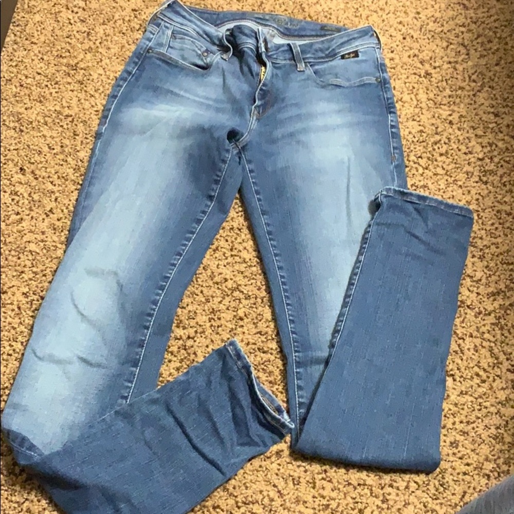Maui Gold light skinny jeans, size 28!